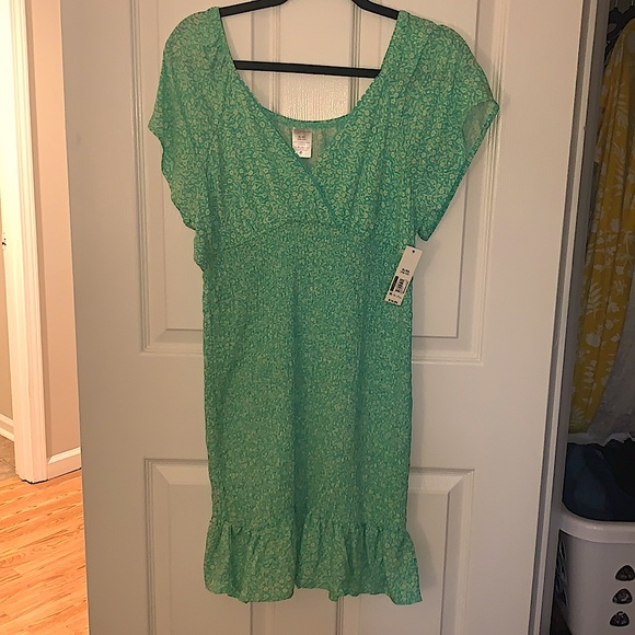 Surplice smocked dress - Picture 1 of 1
